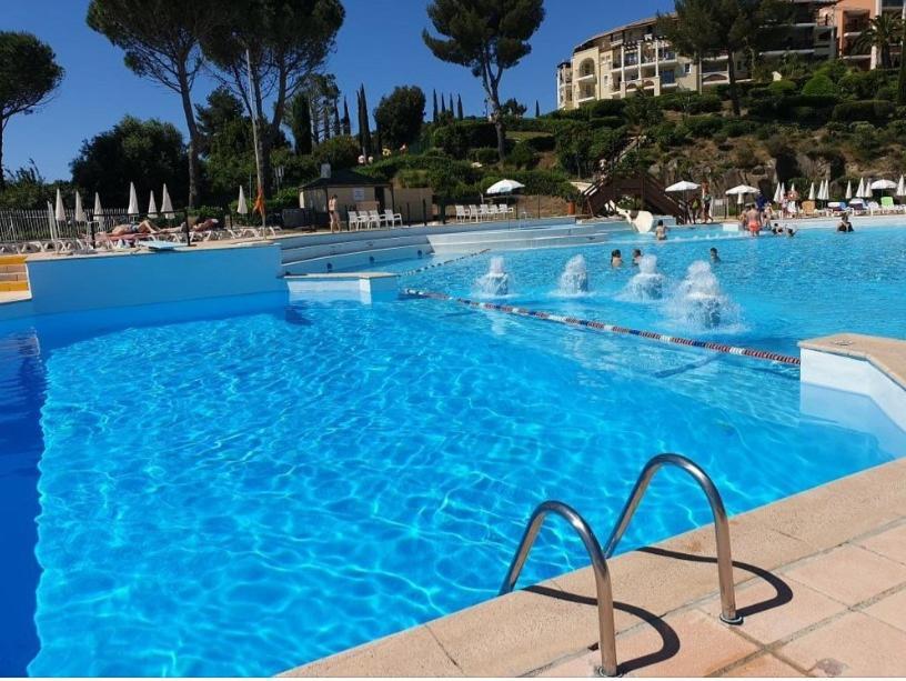 Village Cap Esterel, Piscine, Plage Saint-Raphaël Exteriör bild