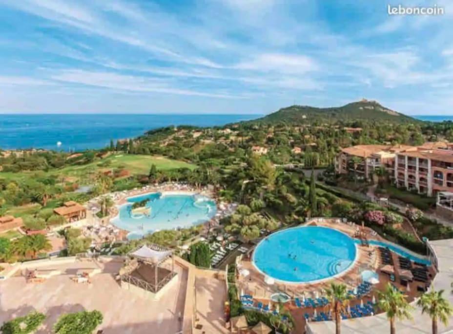 Village Cap Esterel, Piscine, Plage Saint-Raphaël Exteriör bild