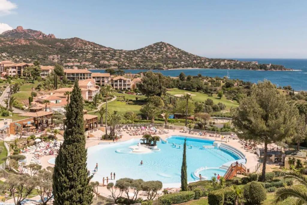 Village Cap Esterel, Piscine, Plage Saint-Raphaël Exteriör bild