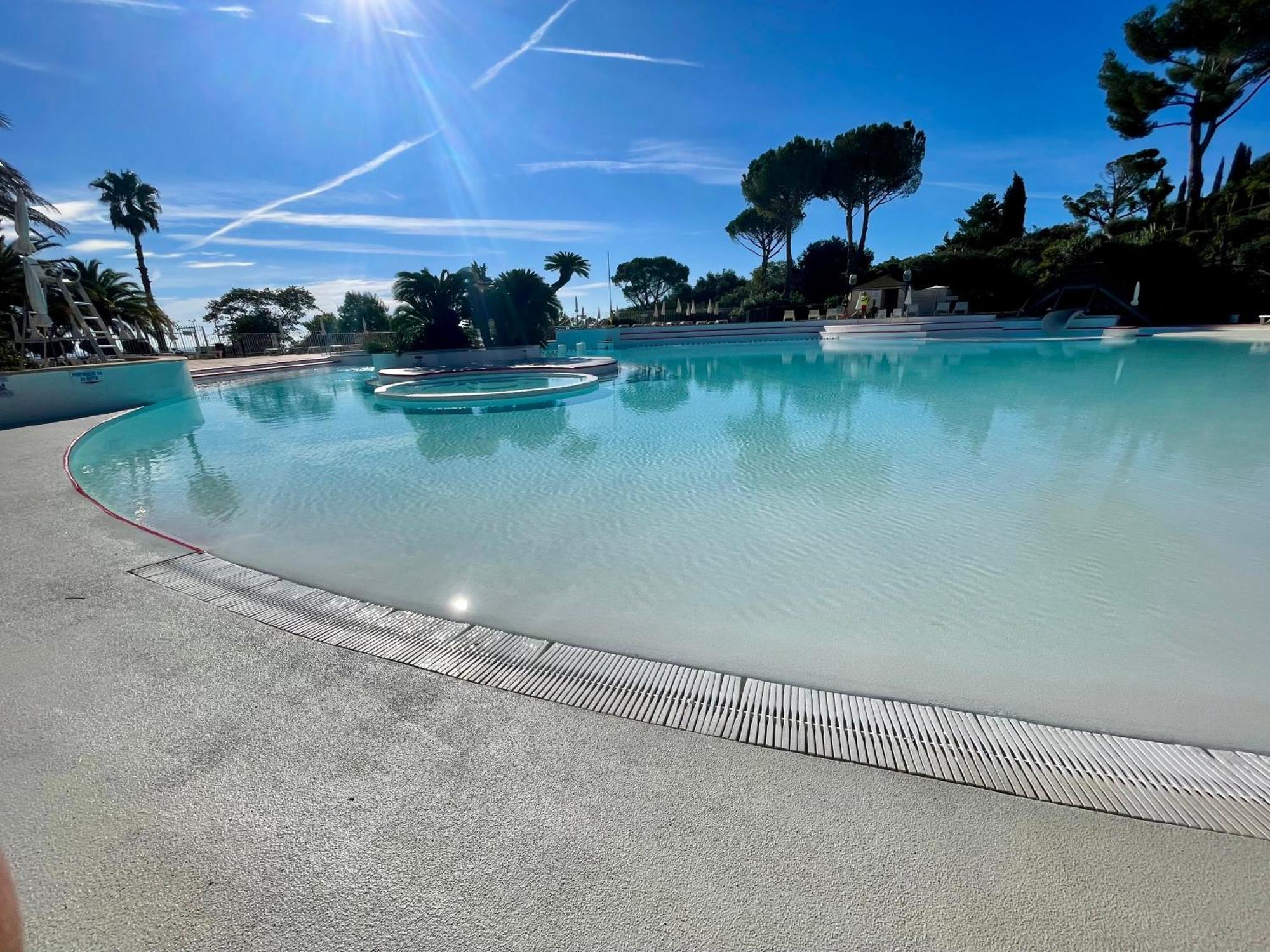 Village Cap Esterel, Piscine, Plage Saint-Raphaël Exteriör bild