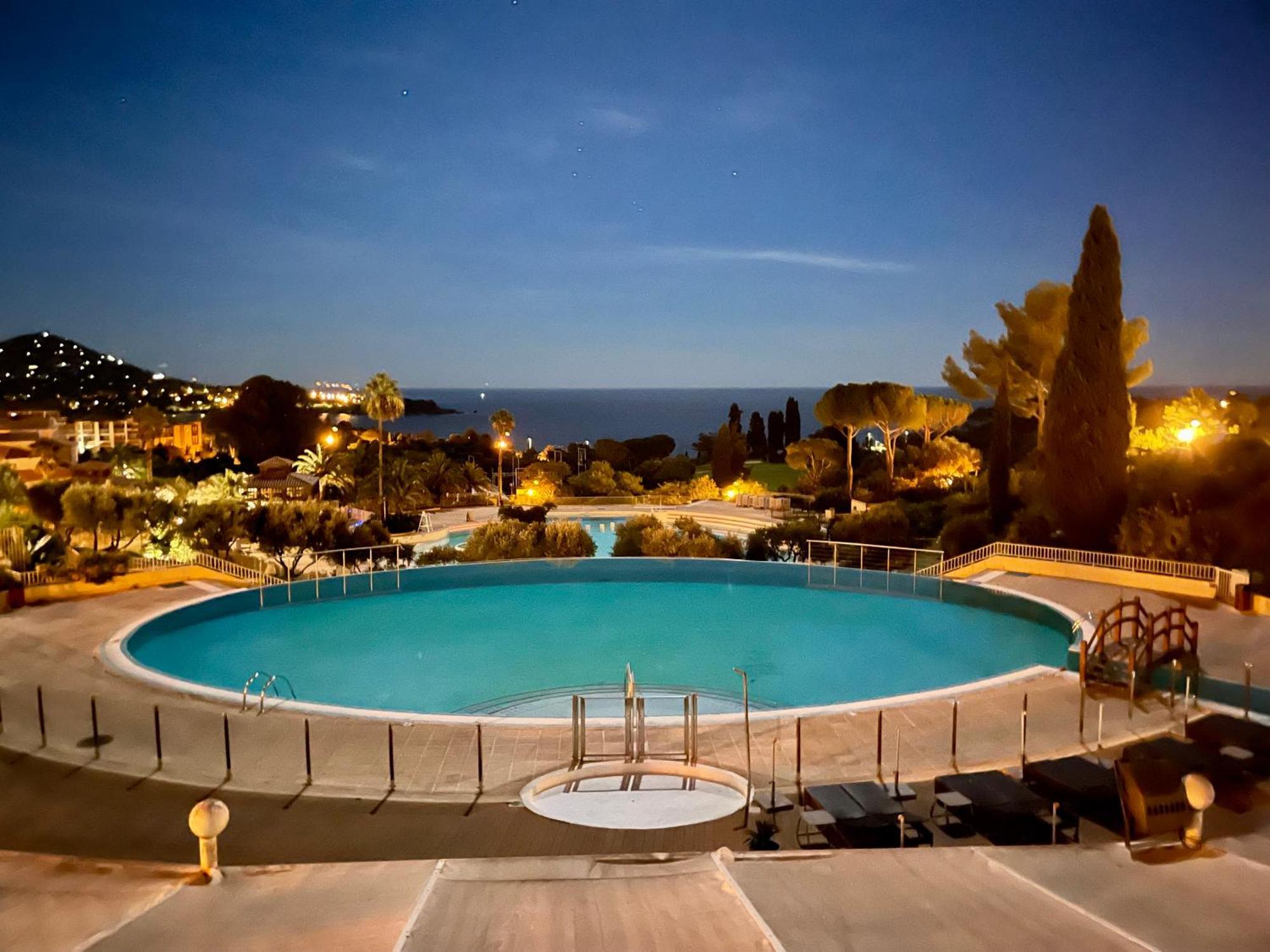 Village Cap Esterel, Piscine, Plage Saint-Raphaël Exteriör bild
