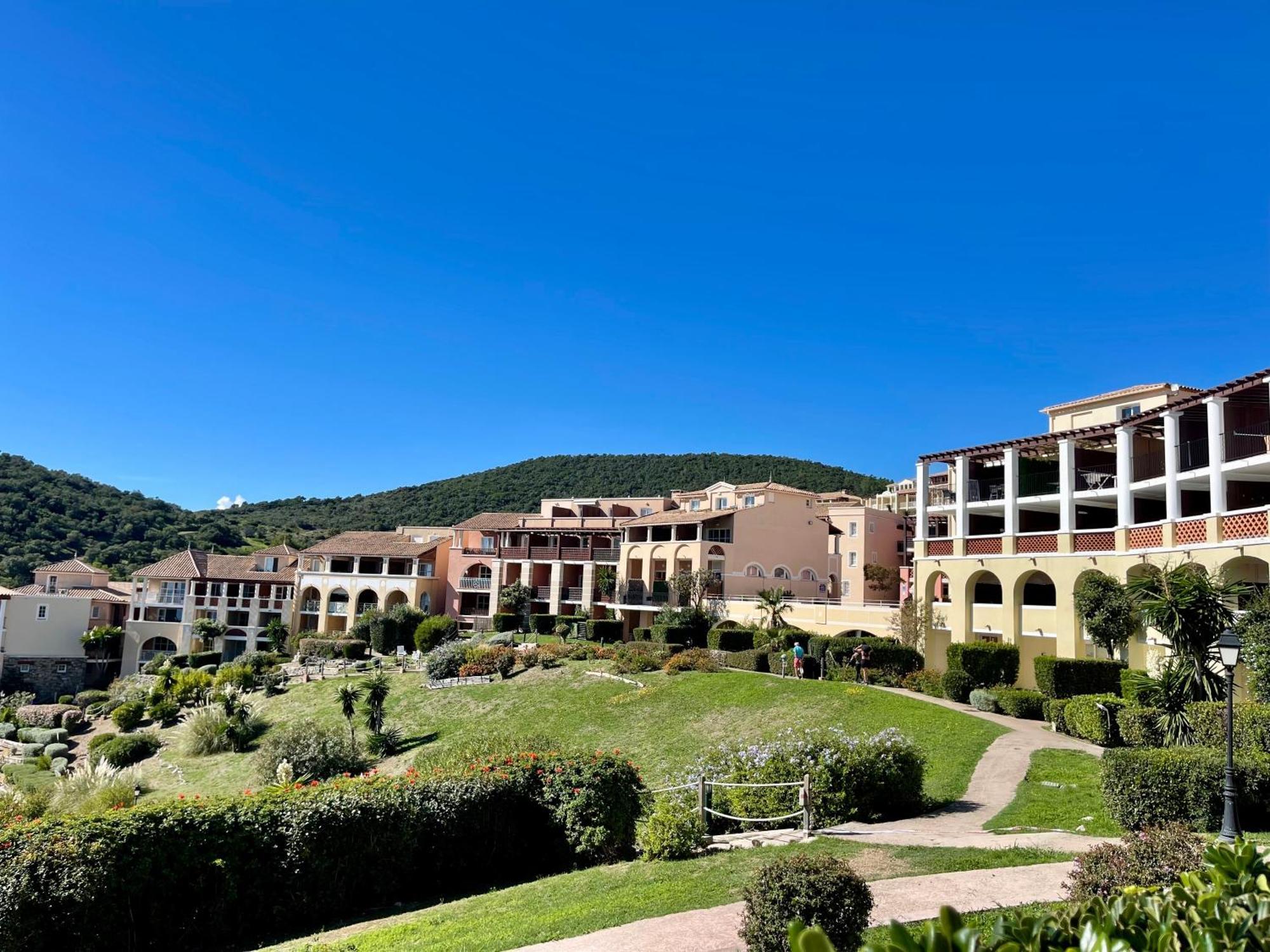Village Cap Esterel, Piscine, Plage Saint-Raphaël Exteriör bild