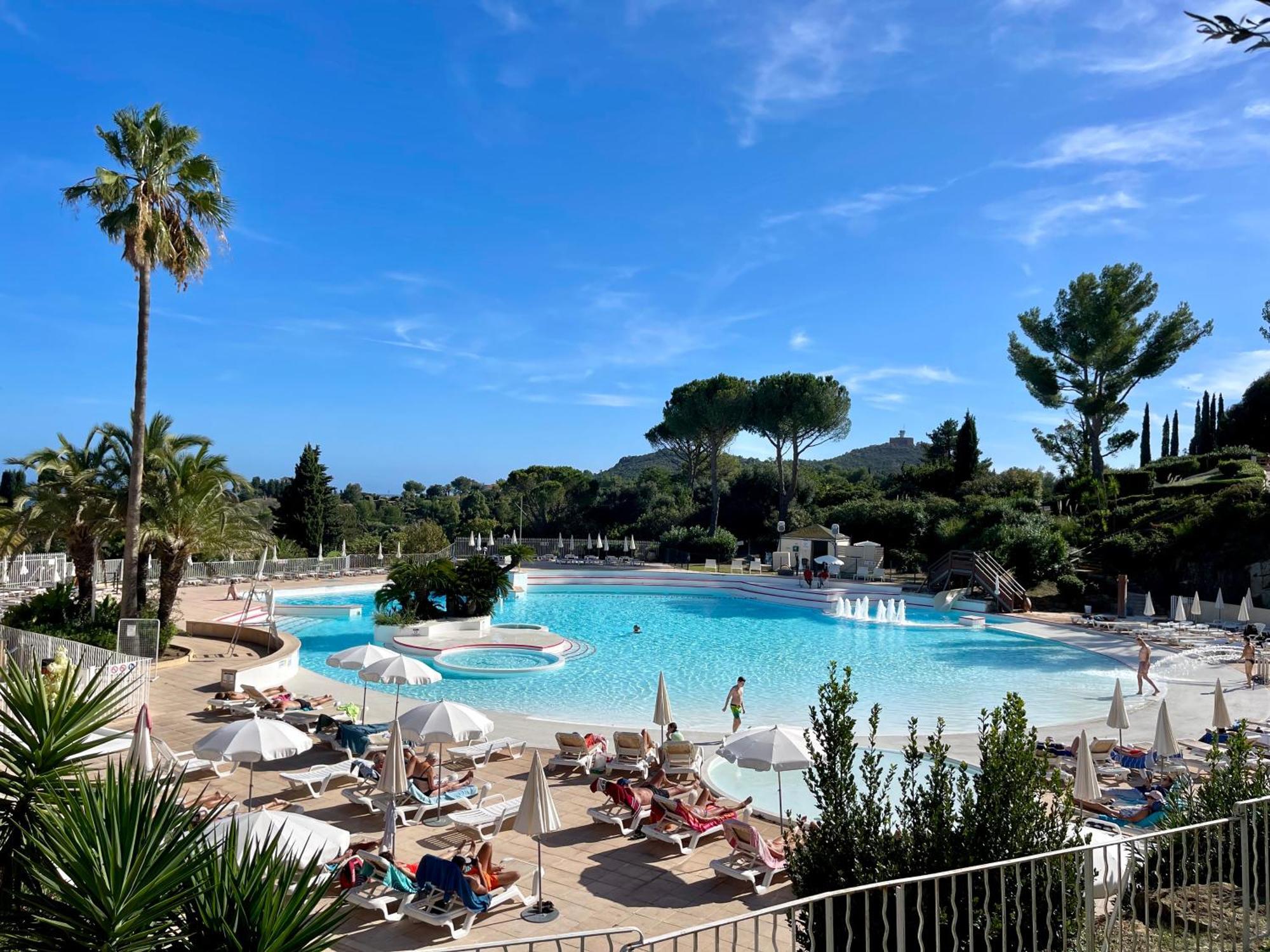 Village Cap Esterel, Piscine, Plage Saint-Raphaël Exteriör bild