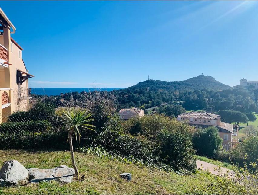Village Cap Esterel, Piscine, Plage Saint-Raphaël Exteriör bild