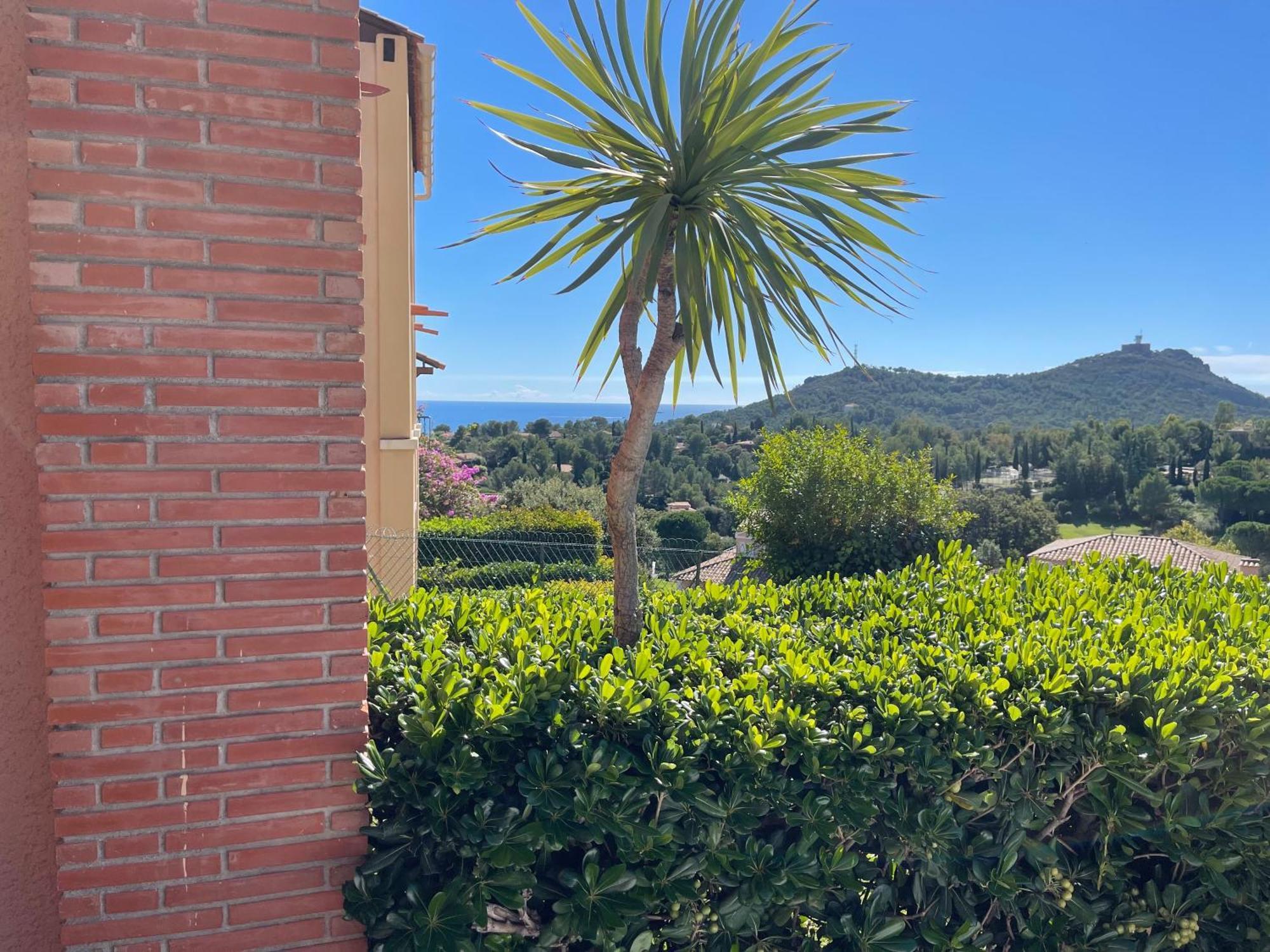 Village Cap Esterel, Piscine, Plage Saint-Raphaël Exteriör bild